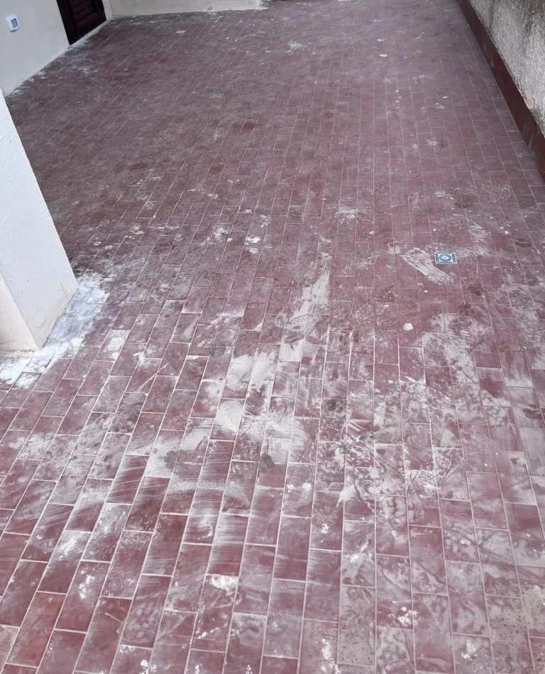Lavaggio di fine cantiere su pavimento in cotto esterno