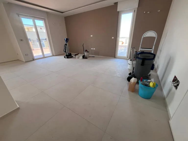 Lavaggio di fine cantiere varie finiture di gres