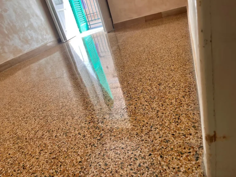 Microlevigatura pavimenti terrazzo e granigliato più trattamento protettivo