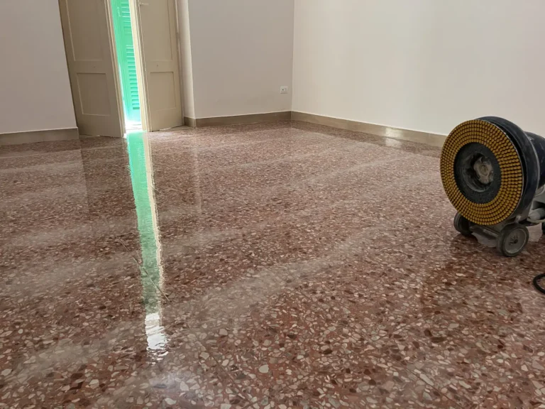 Microlevigatura pavimenti terrazzo e granigliato più trattamento protettivo