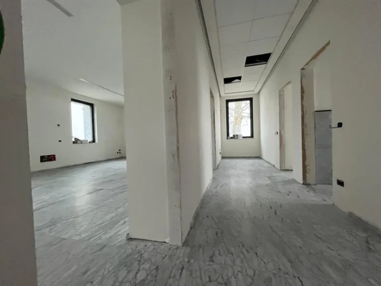 Stuccatura e levigatura marmo di Carrara, effetto satinato e successivo trattamento